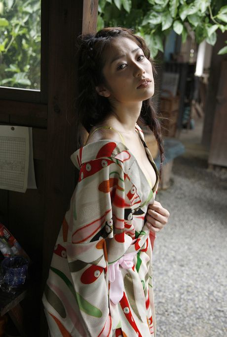 Asian stunner Momoko Tani removes her bikini before a finger fuck