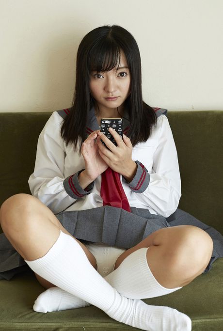 寶貝 Ayana Nishinaga 在獨奏中展示了她火熱的屁股和陰部