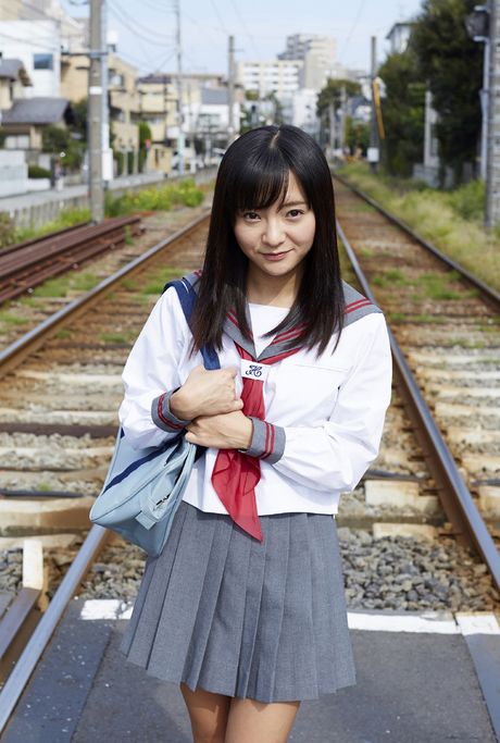 寶貝 Ayana Nishinaga 在獨奏中展示了她火熱的屁股和陰部