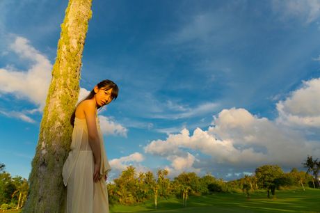 アジアのキュートな長澤茉里奈が大きな胸を誇示し、ソロで自然な姿を披露