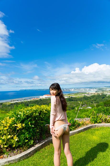 アジアのキュートな長澤茉里奈が大きな胸を誇示し、ソロで自然な姿を披露