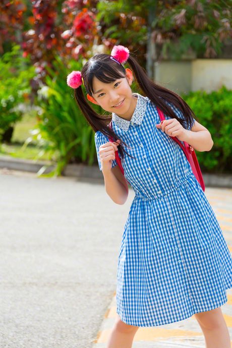 アジアのキュートな長澤茉里奈が大きな胸を誇示し、ソロで自然な姿を披露