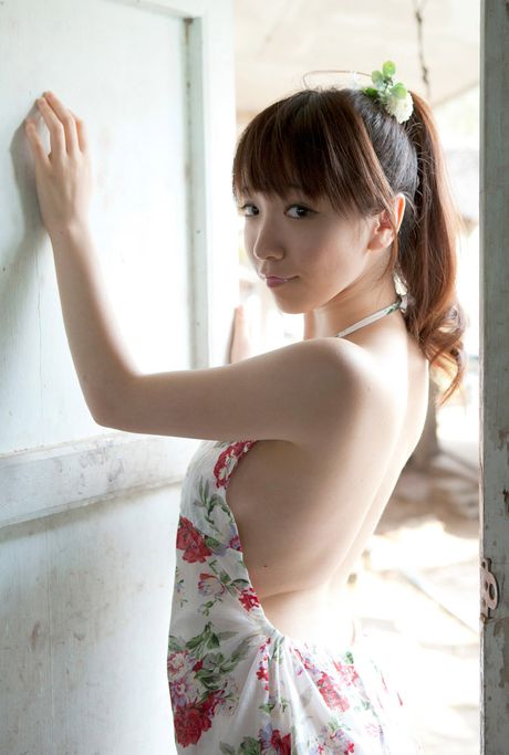 亞洲寶貝 Airi Hirayama 在獨奏中展示了她令人驚嘆的身材和姿勢