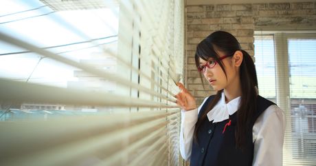 アジアのティーン、木嶋のりこがメガネを外してバイブレーターで遊ぶ