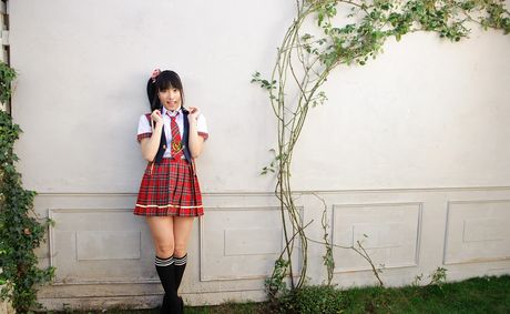 アジアの表紙モデル、由愛可奈がニーソックス姿で小さなおっぱいを披露