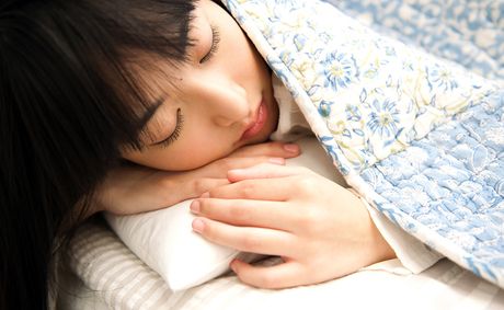 Asian stunner Kana Yume shows her teeny tits and bald pussy in a solo