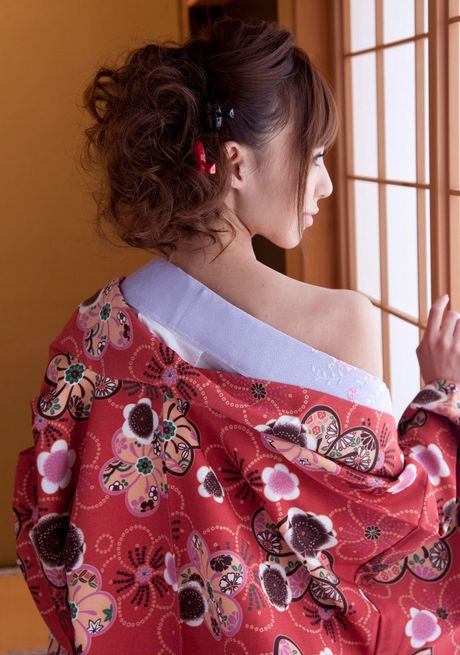 Asian girl Hoshi Ai slips off a red kimono to get naked in socks