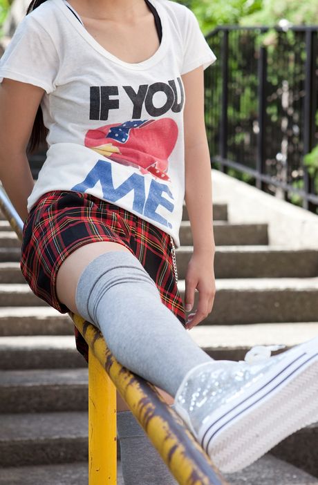 棕眼日本美女Fuuka Nishihama在戶外展現她火辣的身材