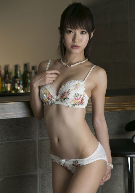 Angel Moe is a beautiful Asian babe who loves to pose naked