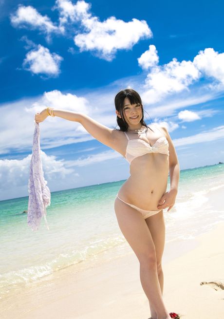 Asian girl Ai Uehara takes it all off on a sandy beach