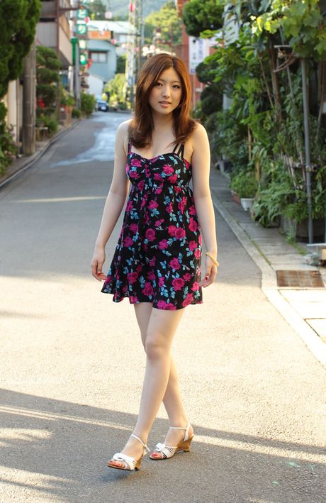 Asian girl Ai Haneda removes her dress and displays her massive booty