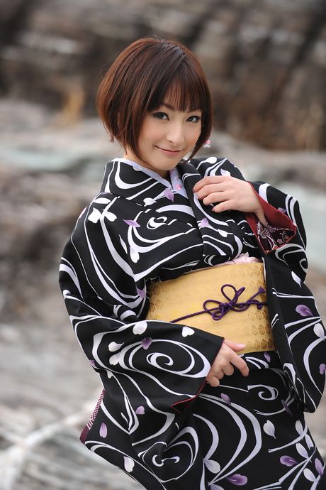 Brown-eyed Japanese babe Kotono is posing naked in the nature