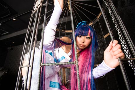 アジア美人ネコスモがストライプのドレスとパンツをストライプのOTKで披露