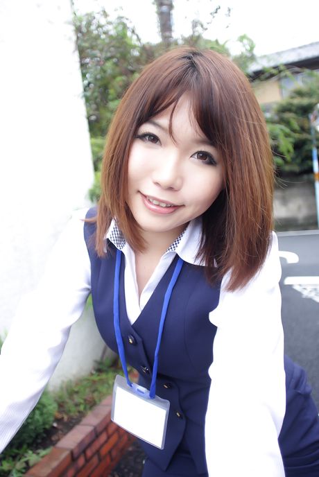 Asian beauty Higurashi Rin exhibits her hot feet and spreads her legs in a solo