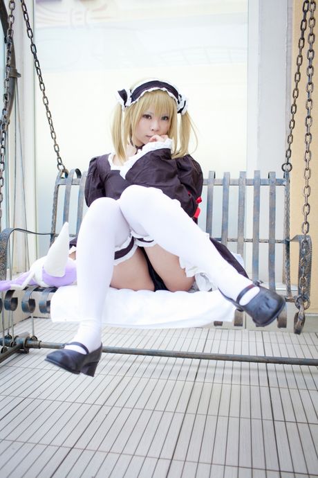 Blond japanese girl Rat Sakura flaunts her tiny boobs and poses in a solo