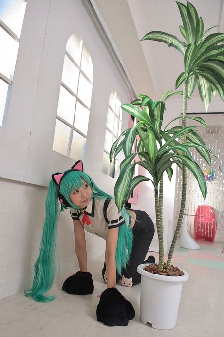 Asiatisk teenager Necosmo har en hale, mens han er model i cosplay-tøj