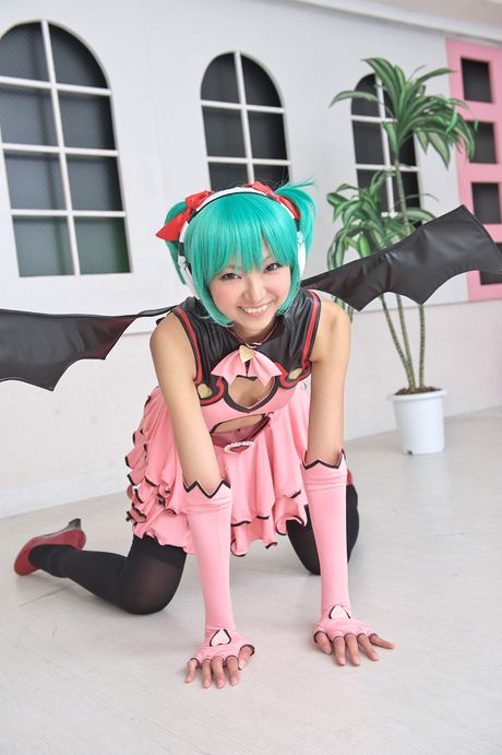 Fantastisk asiatisk teenager Necosmo afslører sin varme røv og spreder sin fisse i strømpebukser