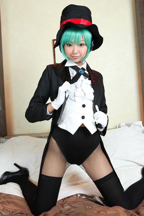 亞洲美女 Necosmo 穿著漁網襪秀出豐滿翹臀