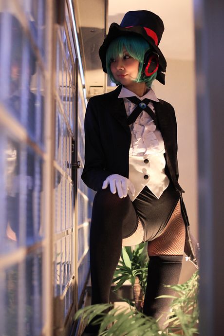 亞洲美女 Necosmo 穿著漁網襪秀出豐滿翹臀