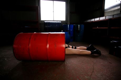 Asian model Higurashi Rin displays her perfect ass and poses in a solo