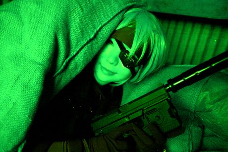 Asian model Higurashi Rin displays her perfect ass and poses in a solo