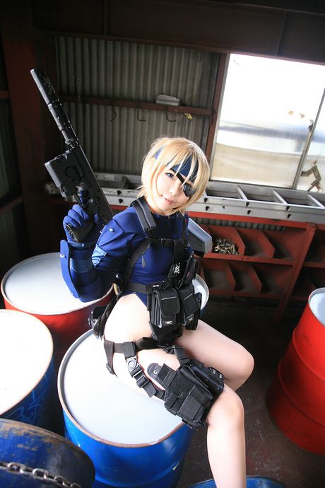 Asian model Higurashi Rin displays her perfect ass and poses in a solo