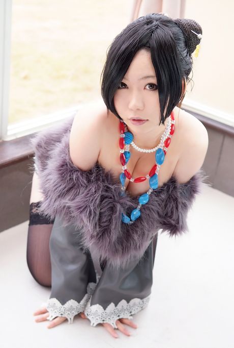 亞洲女孩 Higurashi Rin 穿著黑色絲襪將假陽具插入她的陰戶