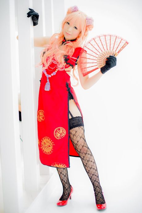 亞洲美女 Yuki Mashiro 在模特兒生涯中戴著狐狸尾巴和手套