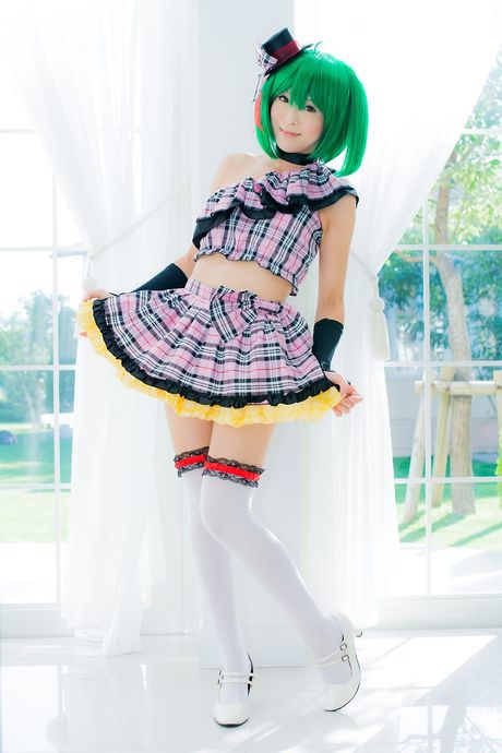 亞洲美女 Yuki Mashiro 戴著帽子和手套裸體