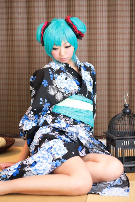 Fantastic japanese girl Necoco removes her kimono to model naked in a sexy manner
