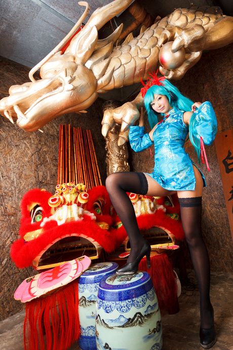 ネココは自分の体を披露するのが大好きな可愛いアジア人女性です