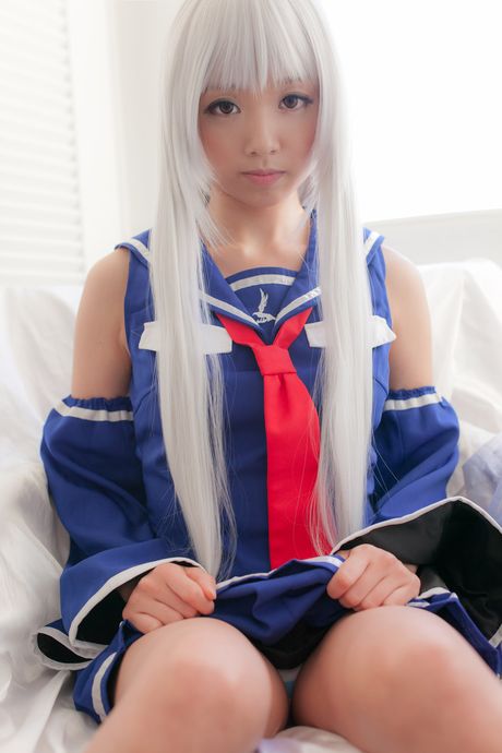 Asiatisk skolepige Love Saotome stripper til sine støvler og onanerer