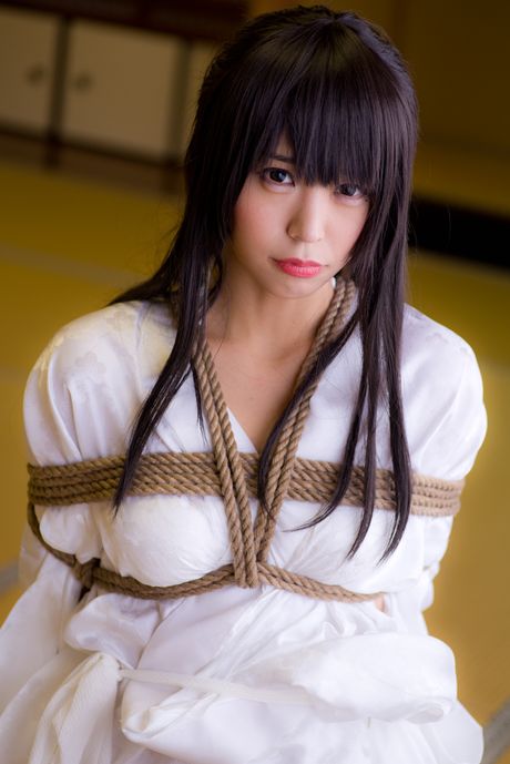 亞洲女孩 Sundome Iinkai 裸體被繩子綁著玩弓