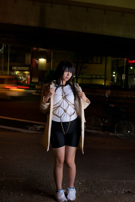 深色頭髮的少女 Sundome Iinkai 在運動後嘴裡充滿了精液