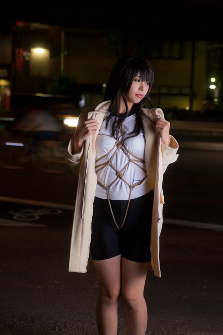 深色頭髮的少女 Sundome Iinkai 在運動後嘴裡充滿了精液