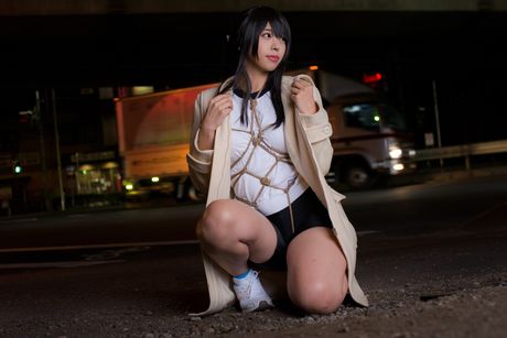 深色頭髮的少女 Sundome Iinkai 在運動後嘴裡充滿了精液