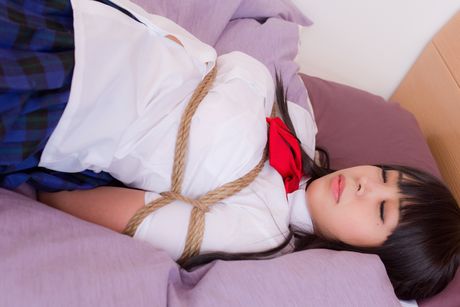 亞洲美女 Sundome Iinkai 展示她美麗的乳房並獨自擺姿勢