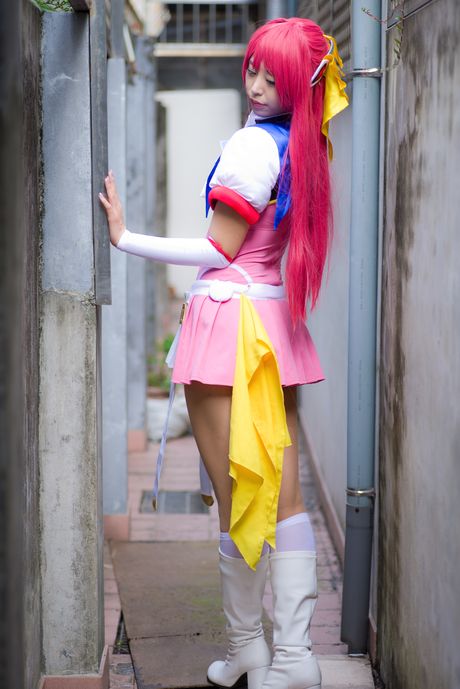 亞洲娃娃 Choko Tenshi Tsugukareiya2 展示她巨大的乳房和光禿禿的陰部