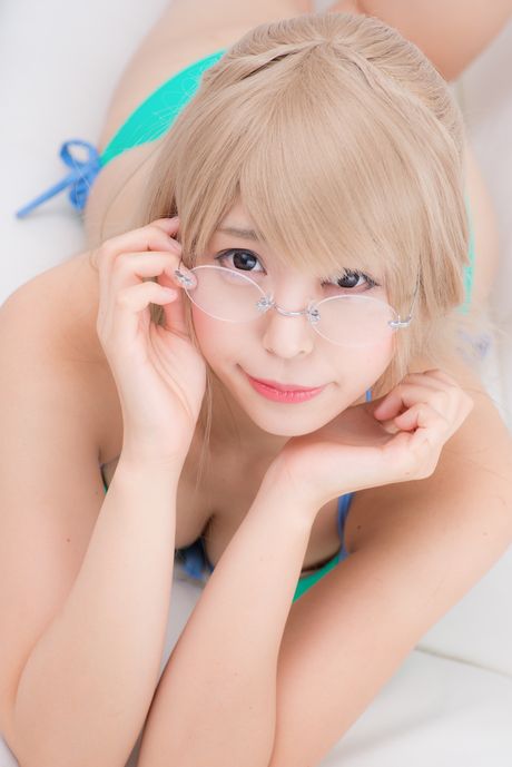 才華洋溢的亞洲女孩 Choko Tenshi Tsugukareiya4 脫衣舞秀出她迷人的胸部