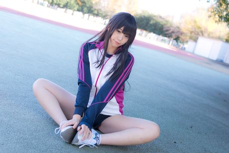 亞洲美女 Sundome Iinkai 展示她的小乳房並獨自擺姿勢