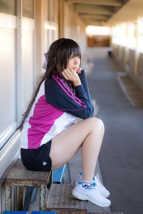 亞洲美女 Sundome Iinkai 展示她的小乳房並獨自擺姿勢