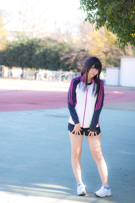 亞洲美女 Sundome Iinkai 展示她的小乳房並獨自擺姿勢