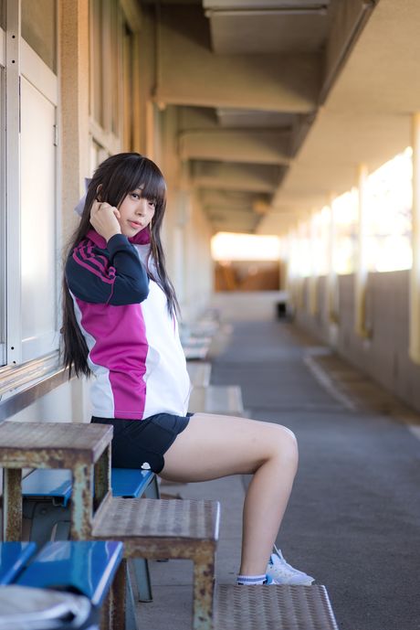 亞洲美女 Sundome Iinkai 展示她的小乳房並獨自擺姿勢