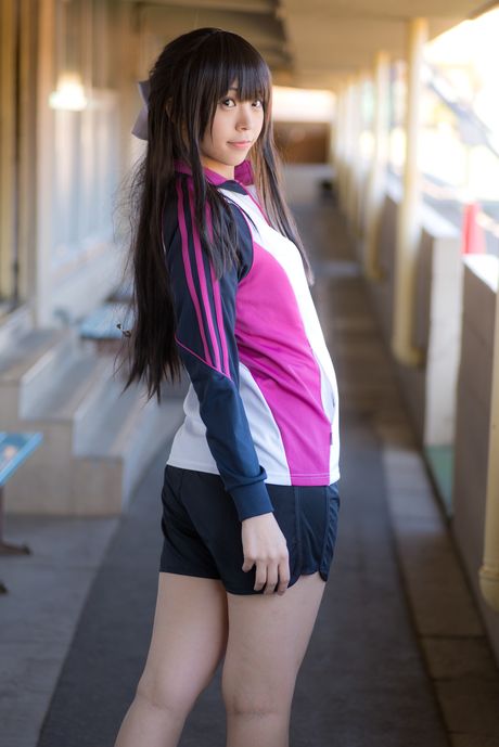 亞洲美女 Sundome Iinkai 展示她的小乳房並獨自擺姿勢