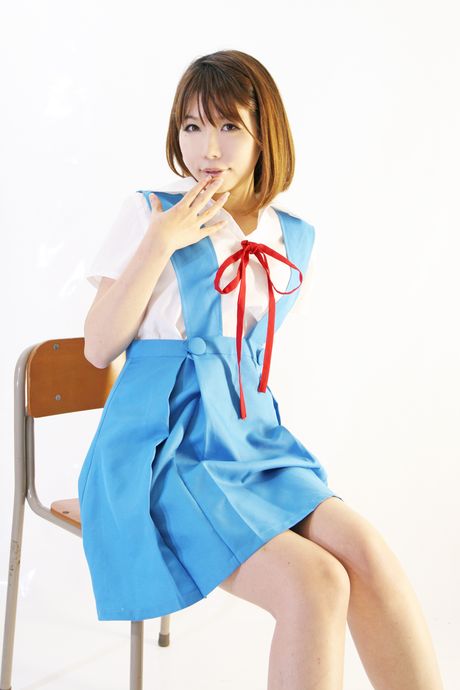 Asian doll Higurashi Rin displays her nice tits and poses in stockings