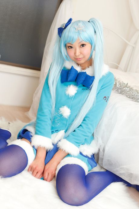 亞洲封面女郎 Necosmo 脫下內衣，炫耀她的性感臀部