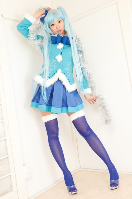 亞洲封面女郎 Necosmo 脫下內衣，炫耀她的性感臀部