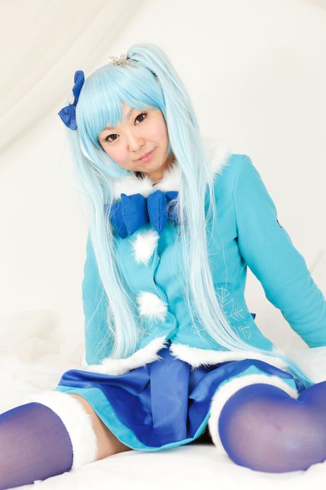 亞洲封面女郎 Necosmo 脫下內衣，炫耀她的性感臀部