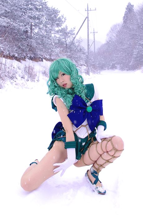 Den asiatiske teenager Fuuka Setsugetsu præsenterer sine naturlige små bryster og poserer i et sømandsoutfit