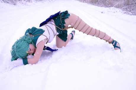 Den asiatiske teenager Fuuka Setsugetsu præsenterer sine naturlige små bryster og poserer i et sømandsoutfit